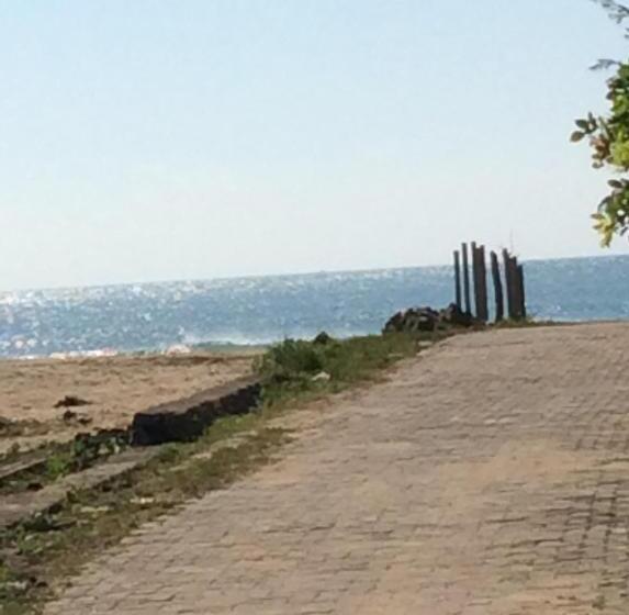 בית מלון כפרי Surf East Villa