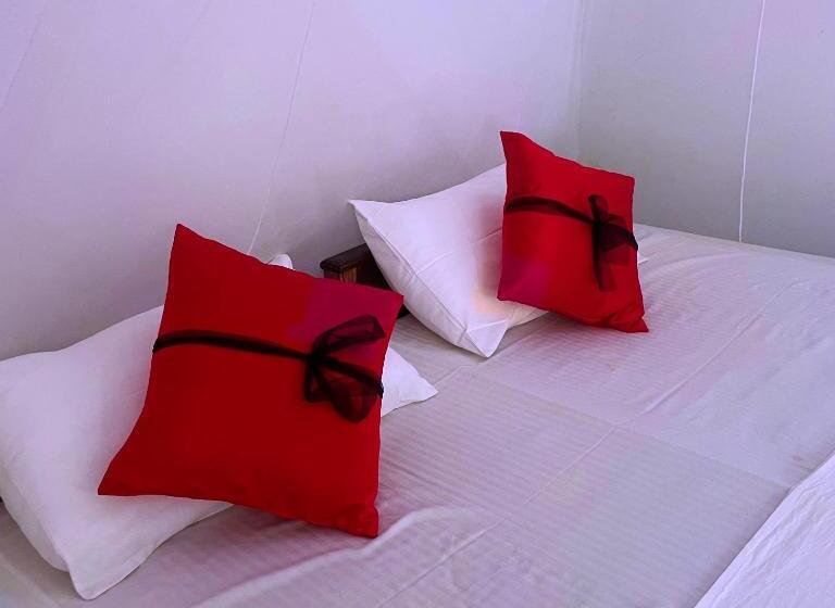 בית מלון כפרי Surf East Villa