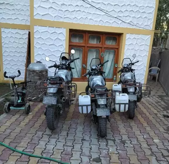 پانسیون Spon Guest House