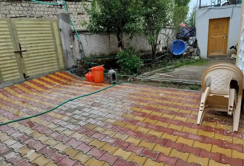 پانسیون Spon Guest House