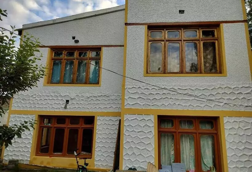 پانسیون Spon Guest House