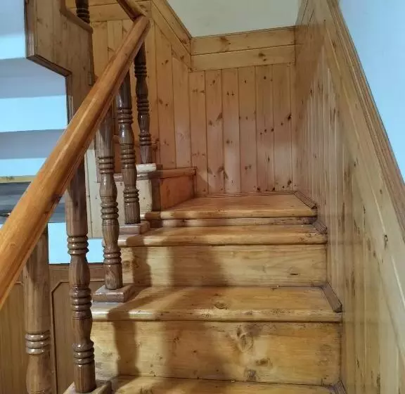 پانسیون Spon Guest House