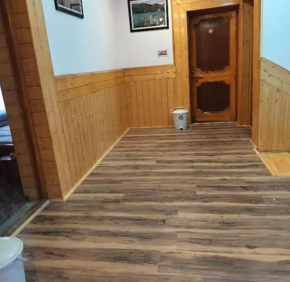 پانسیون Spon Guest House