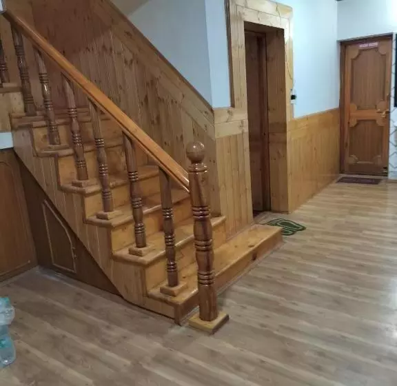 پانسیون Spon Guest House