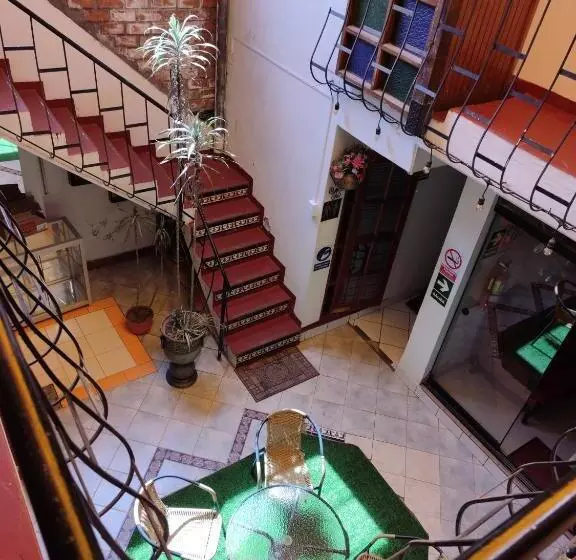 تختخواب و صبحانه Andean Hostel