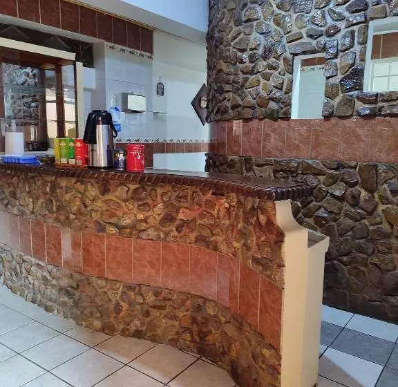 تختخواب و صبحانه Andean Hostel