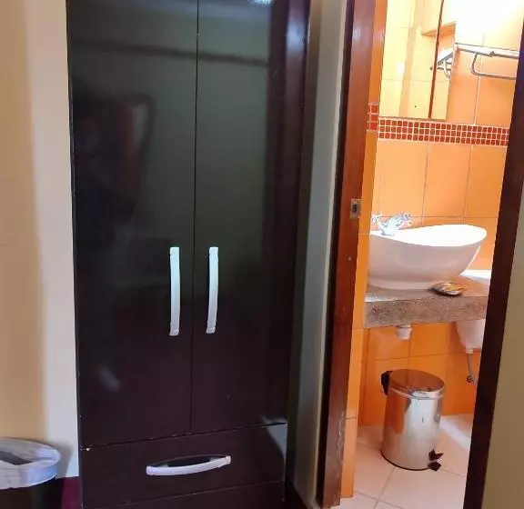 تختخواب و صبحانه Andean Hostel