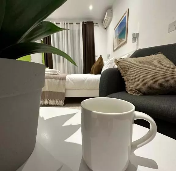 پانسیون The Beach House