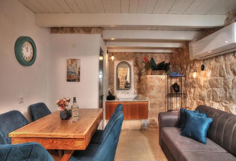 Hotelli אבני החושן   סוויטות יוקרה בצפת העתיקה   Avnei Hachoshen   Luxury Suites In The Old City
