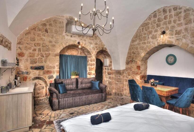 Hotelli אבני החושן   סוויטות יוקרה בצפת העתיקה   Avnei Hachoshen   Luxury Suites In The Old City