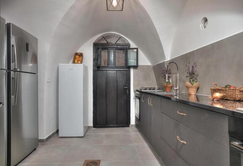 Hotelli אבני החושן   סוויטות יוקרה בצפת העתיקה   Avnei Hachoshen   Luxury Suites In The Old City