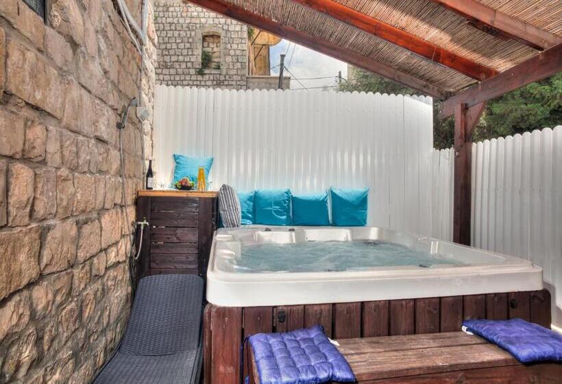 Hotelli אבני החושן   סוויטות יוקרה בצפת העתיקה   Avnei Hachoshen   Luxury Suites In The Old City