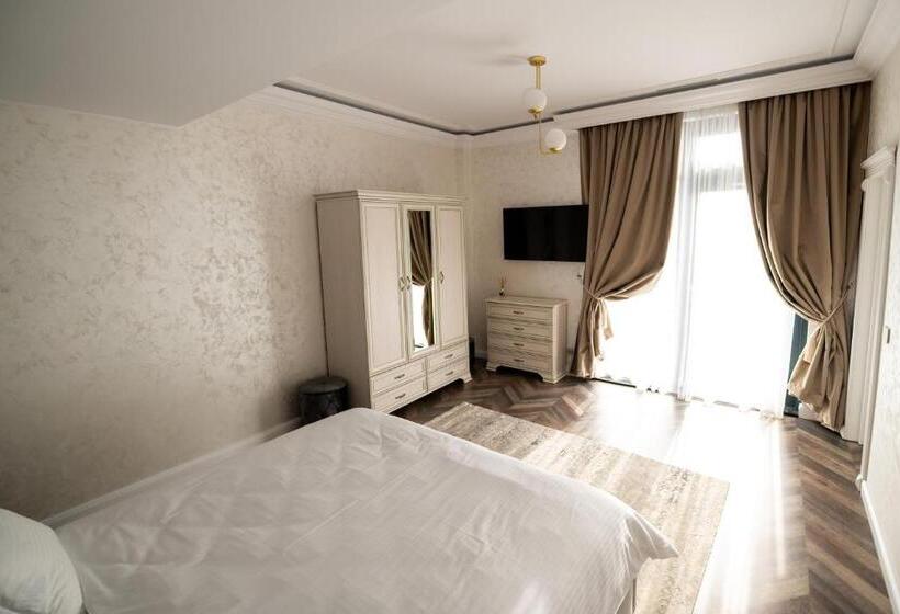 هتل The Penthouse