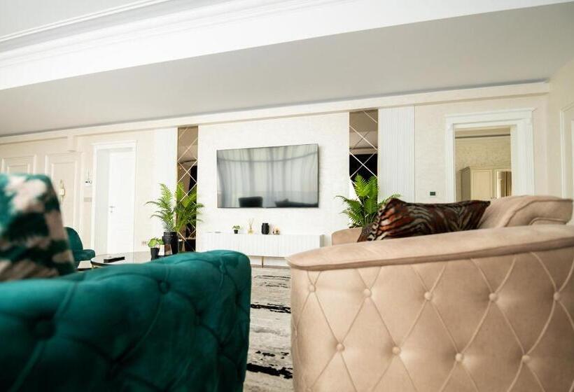 هتل The Penthouse