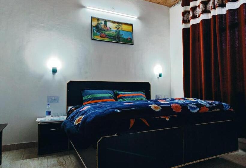 פנסיון Eminence Resort & Gym