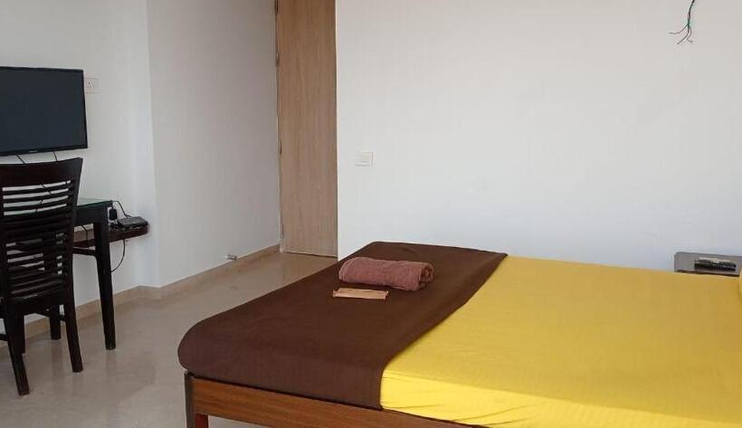 تختخواب و صبحانه P N A Apartments   Manpada