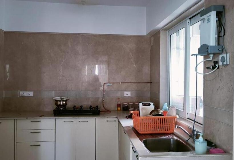 تختخواب و صبحانه P N A Apartments   Manpada