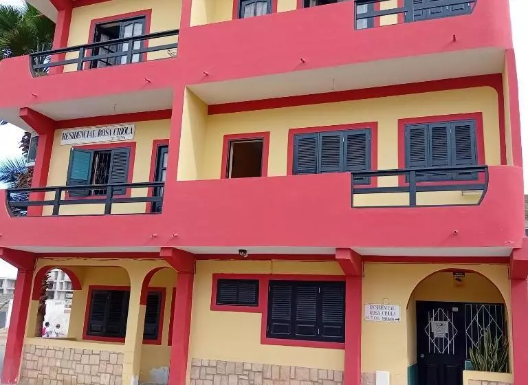 تختخواب و صبحانه Residencial Rosa Criola