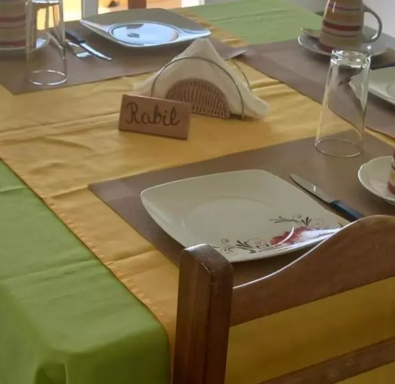 تختخواب و صبحانه Residencial Rosa Criola