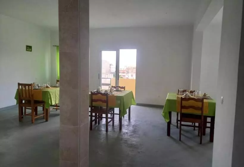 تختخواب و صبحانه Residencial Rosa Criola