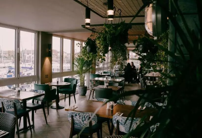 ホテル Rooms At Penarth Marina