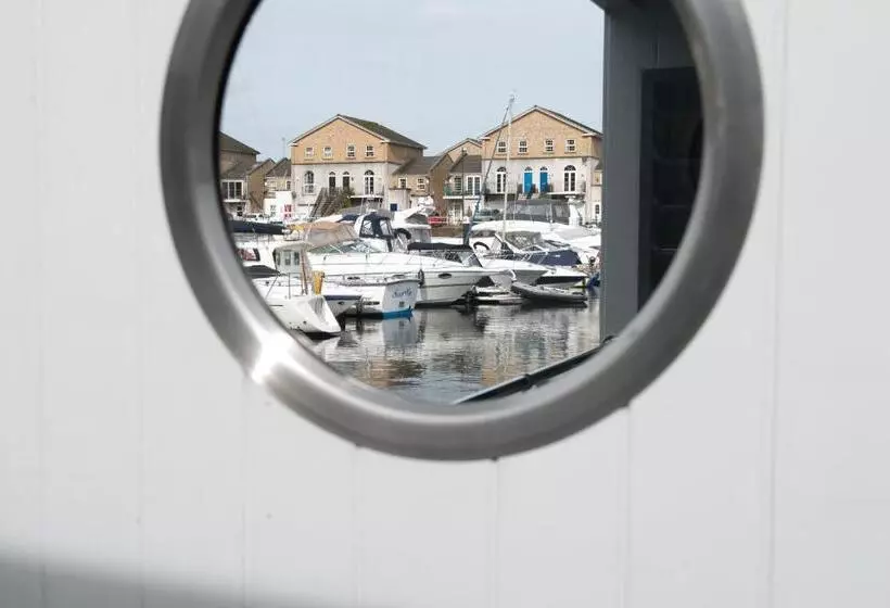 ホテル Rooms At Penarth Marina