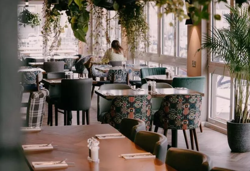 ホテル Rooms At Penarth Marina