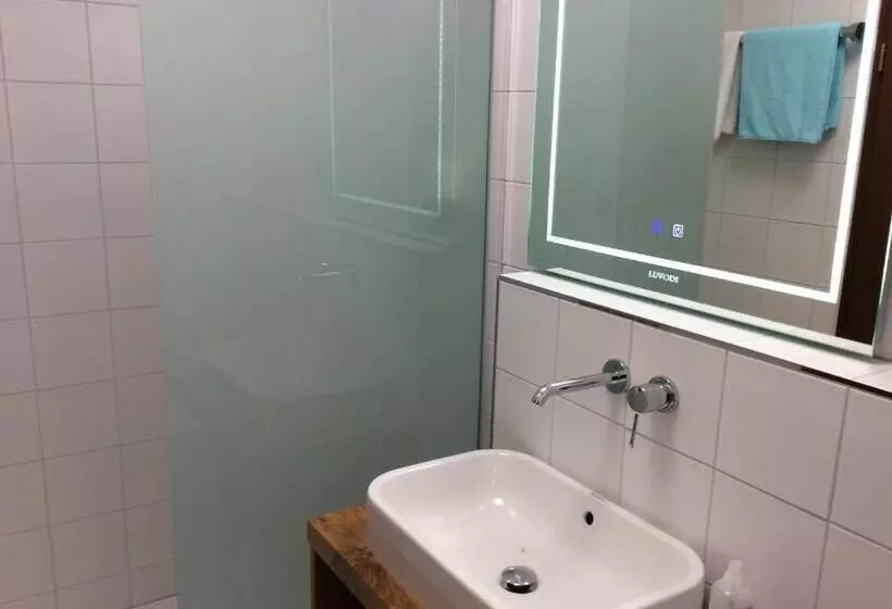 Hotelli Gasthaus Zum Engel