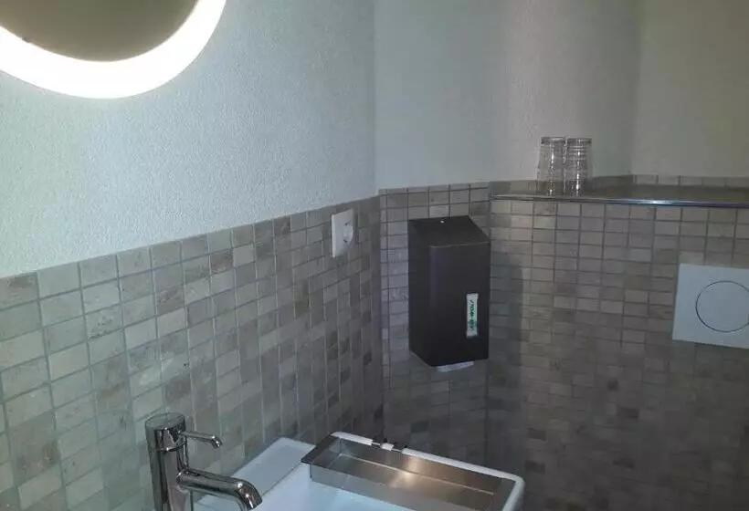 Hotelli Gasthaus Zum Engel