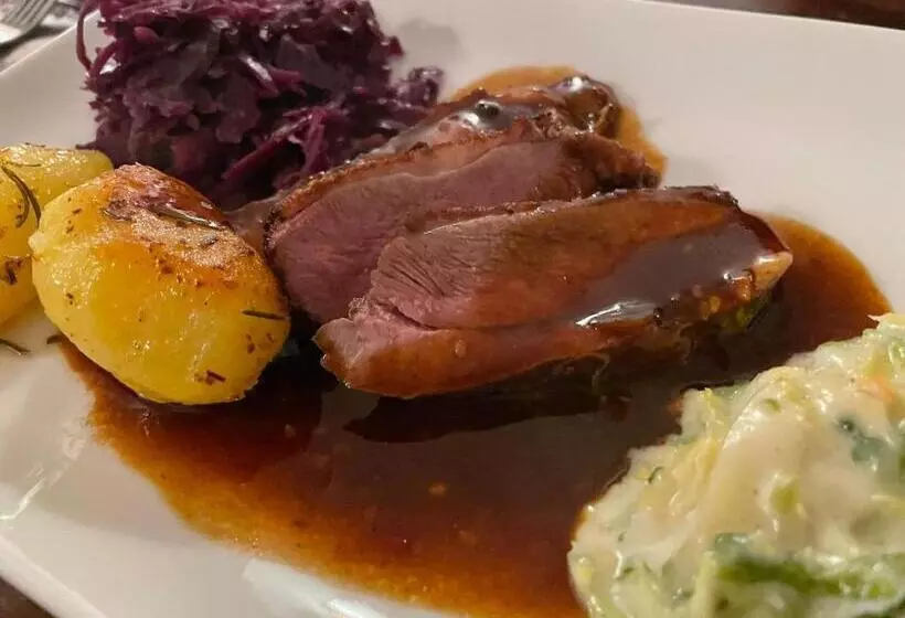 Hotelli Gasthaus Zum Engel