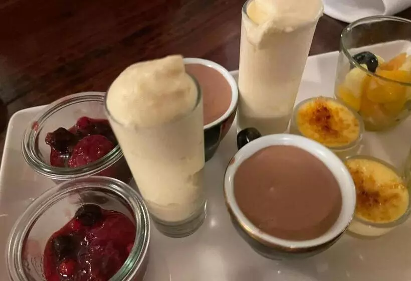 Hotelli Gasthaus Zum Engel