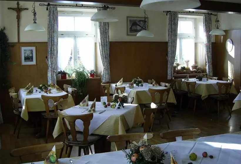 Hotelli Gasthaus Zum Schwanen