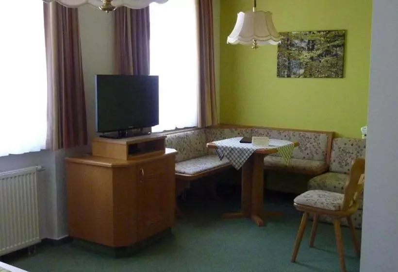 Hotelli Gasthaus Zum Schwanen