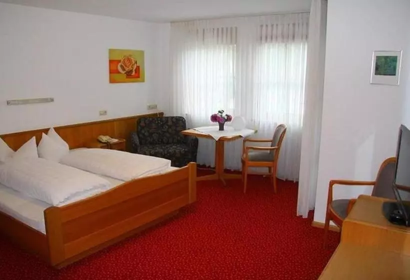 Hotelli Gästehaus Trahasch Im Adelshof