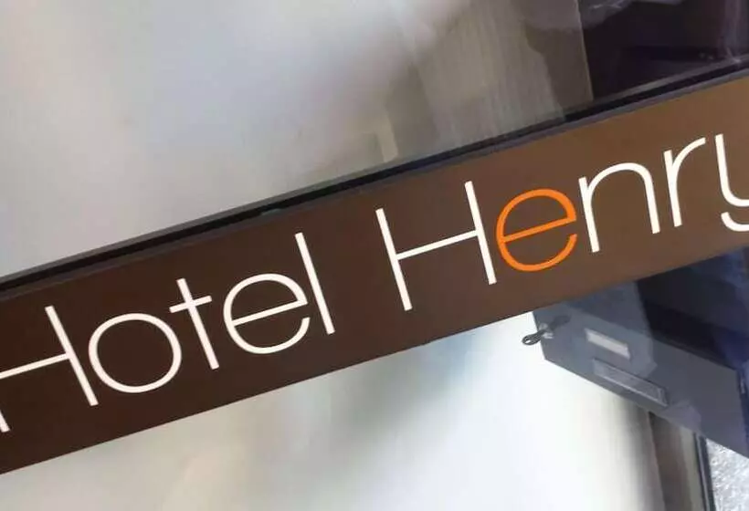 ホテル Henry