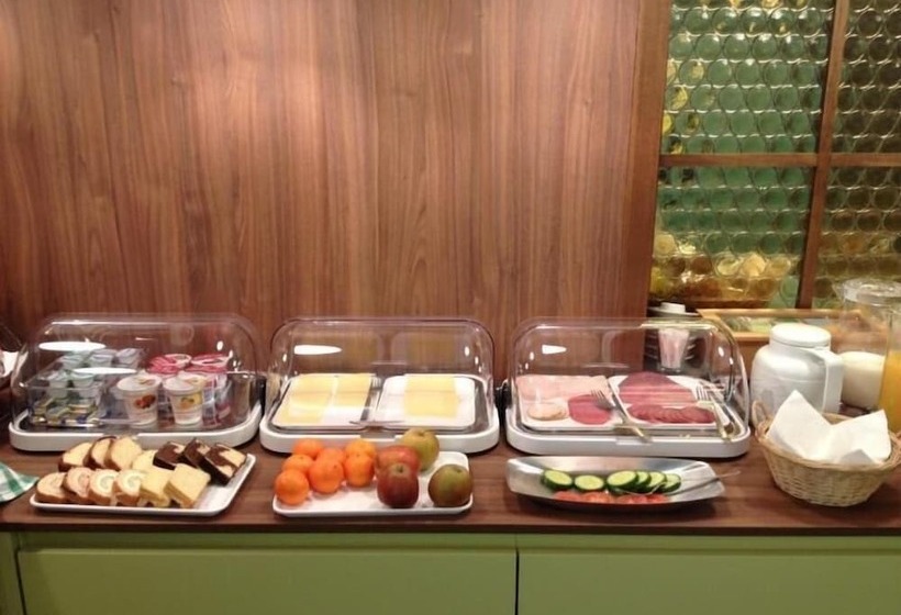 בית מלון כפרי Henry