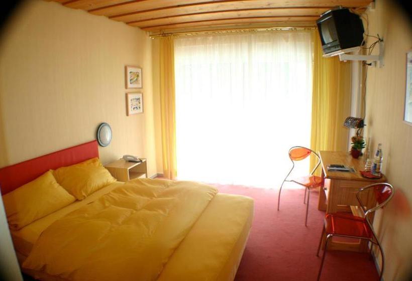 ホテル La Provence Garni