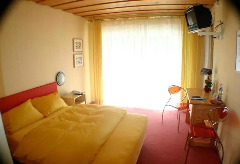 Hotelli La Provence Garni