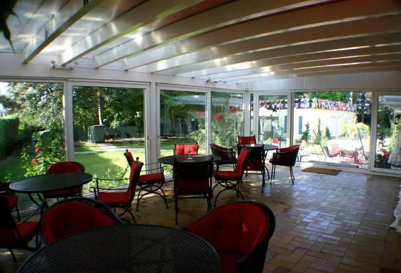 Hotelli La Provence Garni