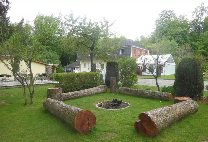 ホテル Pension Am Brunnen