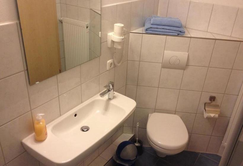 ホテル Pension Ratskeller