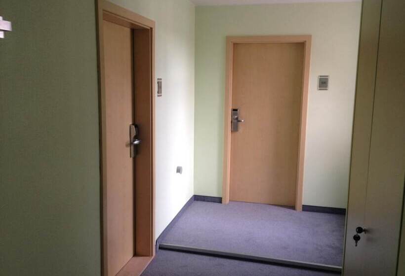 ホテル Pension Ratskeller