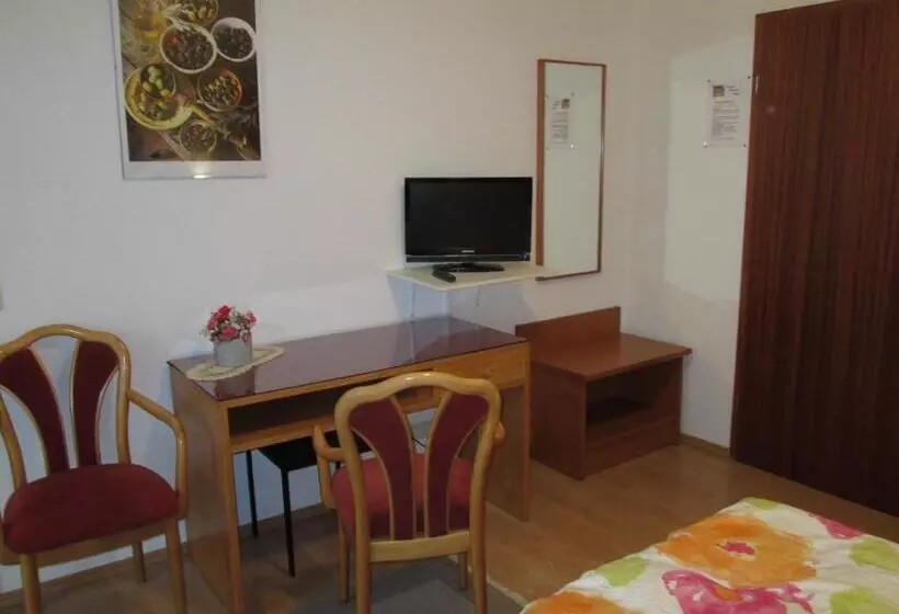 Hotelli Pension Weinhaus Unger