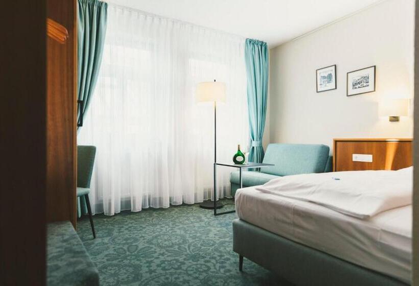 בית מלון כפרי Weingut Pastoriushaus   Artur Steinmann