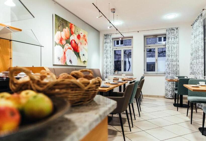 בית מלון כפרי Weingut Pastoriushaus   Artur Steinmann