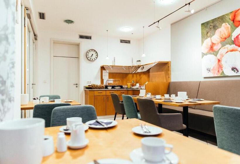 בית מלון כפרי Weingut Pastoriushaus   Artur Steinmann