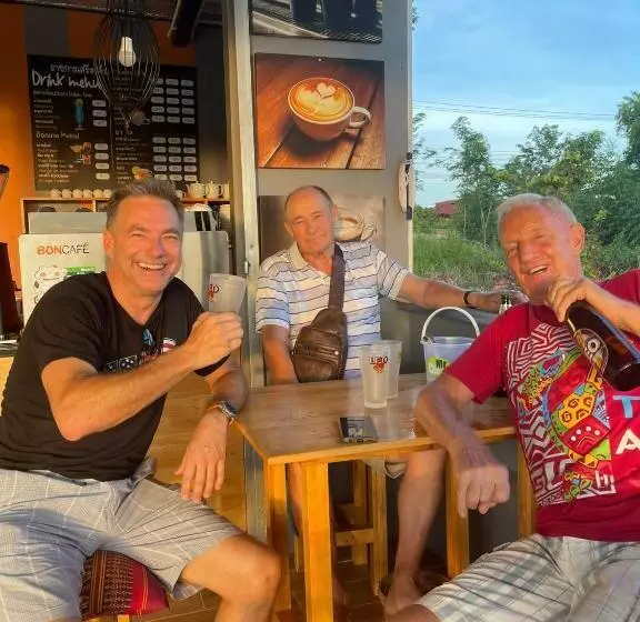 Aamiaismajoitus (B&B) Bkl Happy World