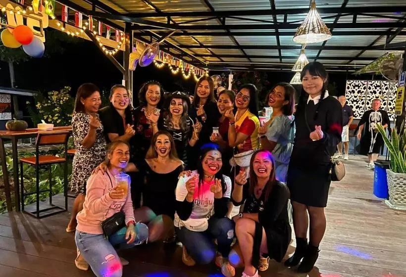 Aamiaismajoitus (B&B) Bkl Happy World