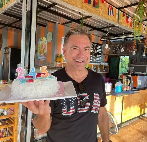 Aamiaismajoitus (B&B) Bkl Happy World