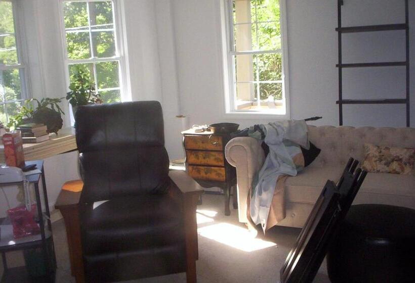 Bed and Breakfast Cozy Creek Inn